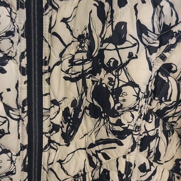 reversible packable jacket PRICED TO SELL - Picture 4 of 6